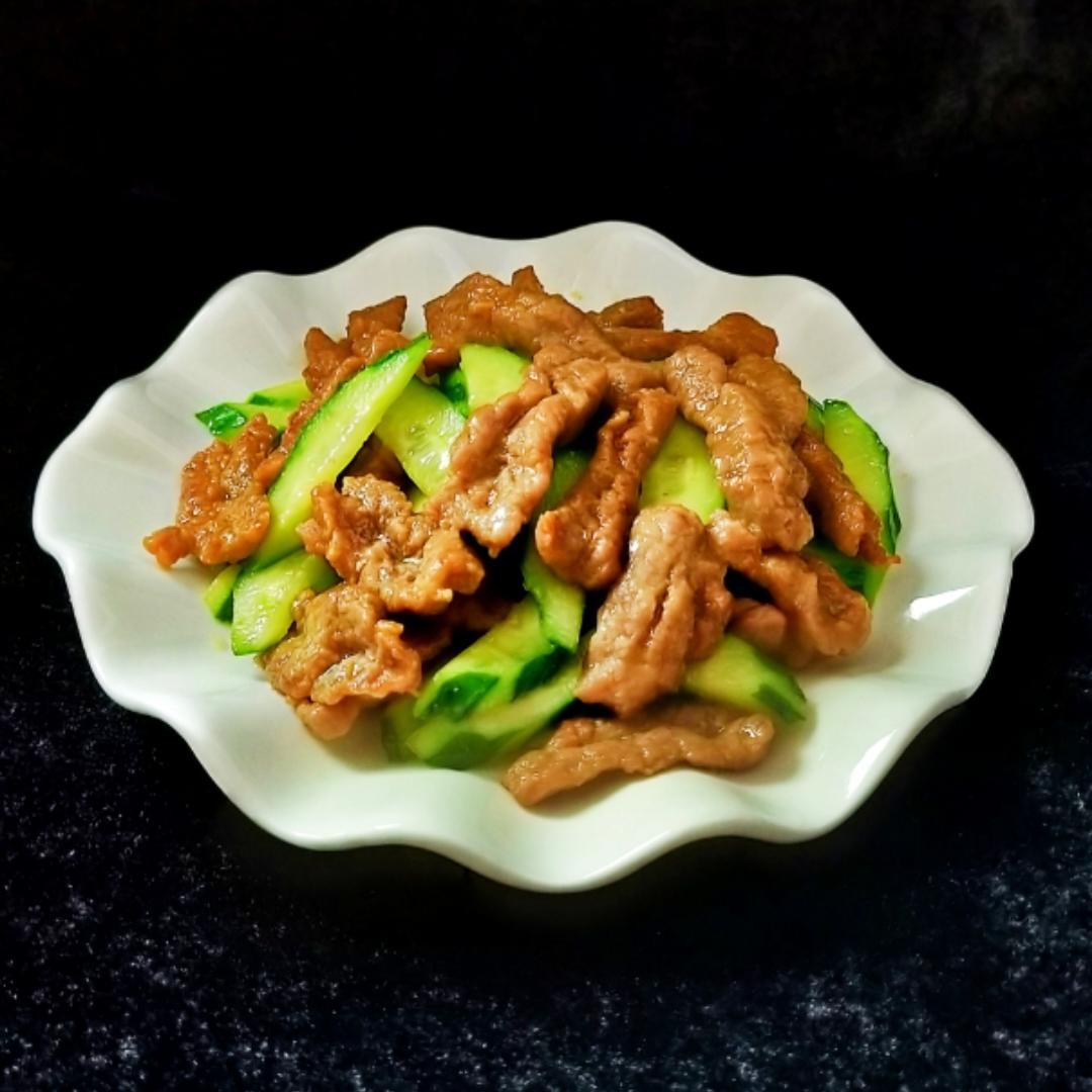 君君love烘焙做的黄瓜炒牛里脊