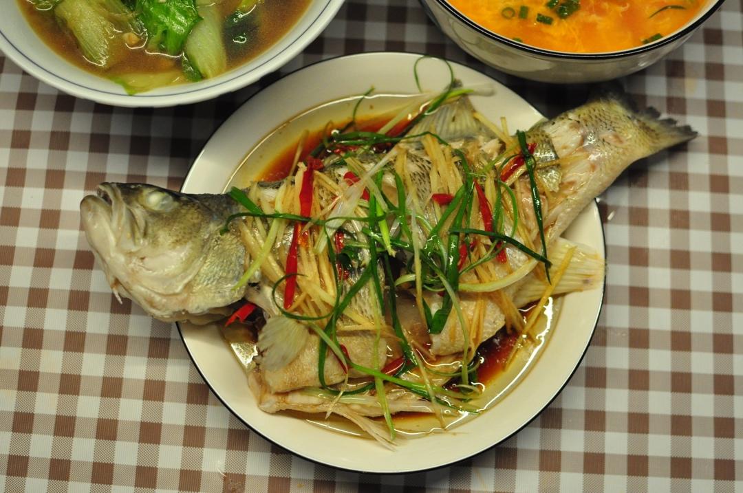 清蒸鲈鱼