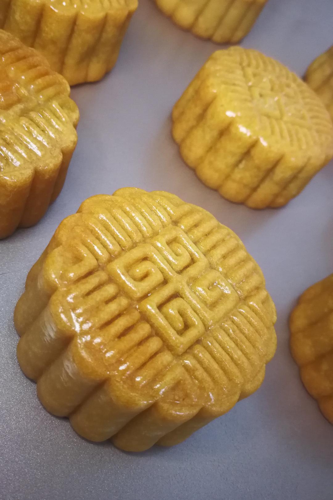 广式月饼—蛋黄莲蓉月饼