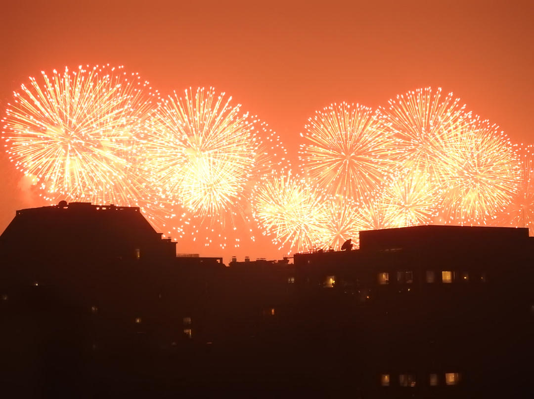 烟花之夜的厨房