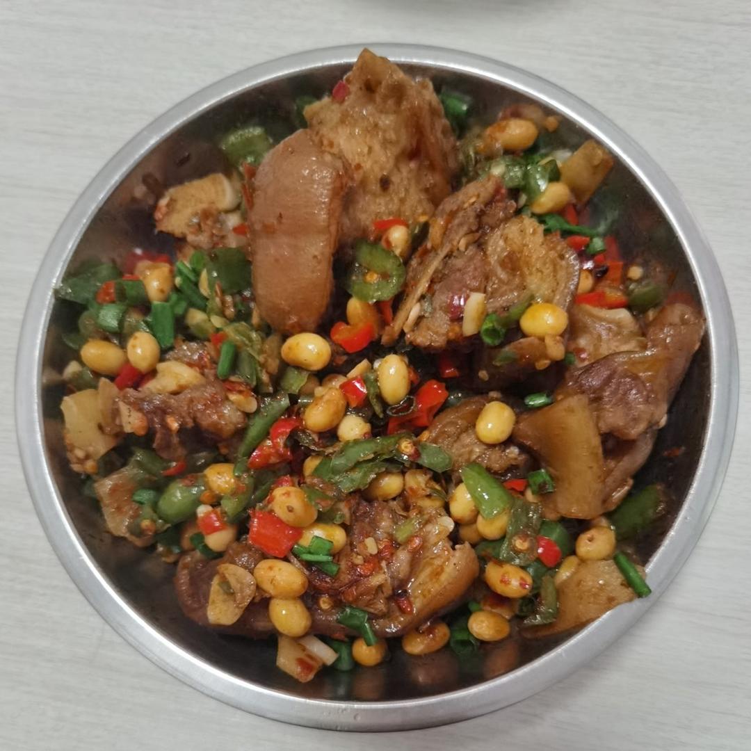 黄豆炖猪蹄（香辣）