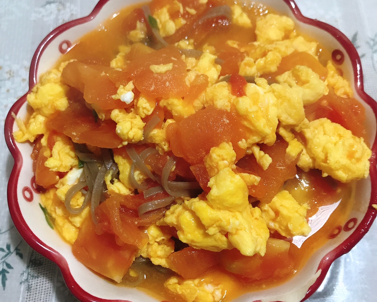 西红柿鸡蛋荞麦面的做法