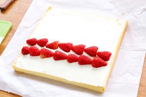 草莓蛋糕卷的做法 步骤10