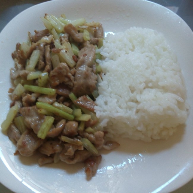 芹菜炒肉片