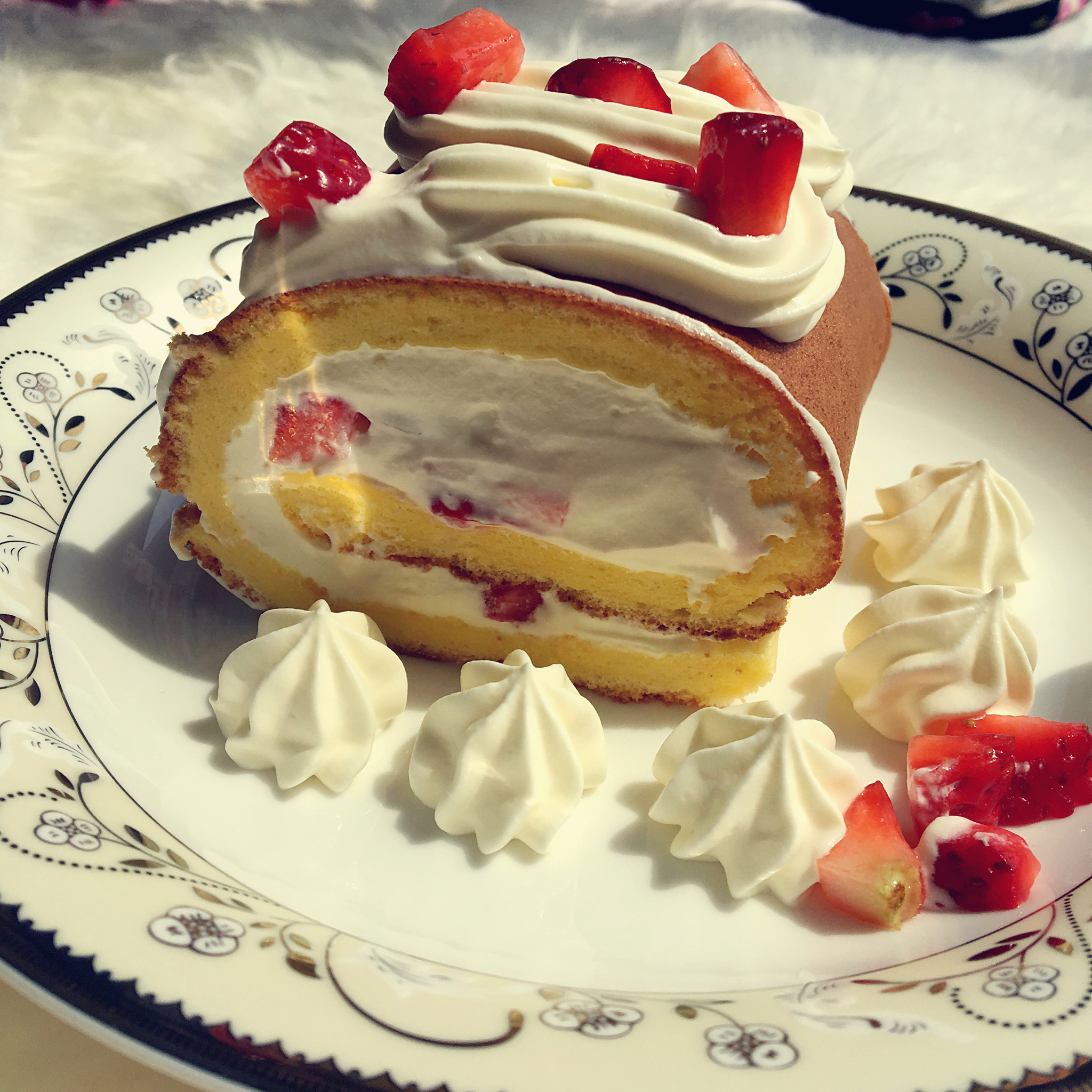 草莓奶油卷/O卷/小山卷