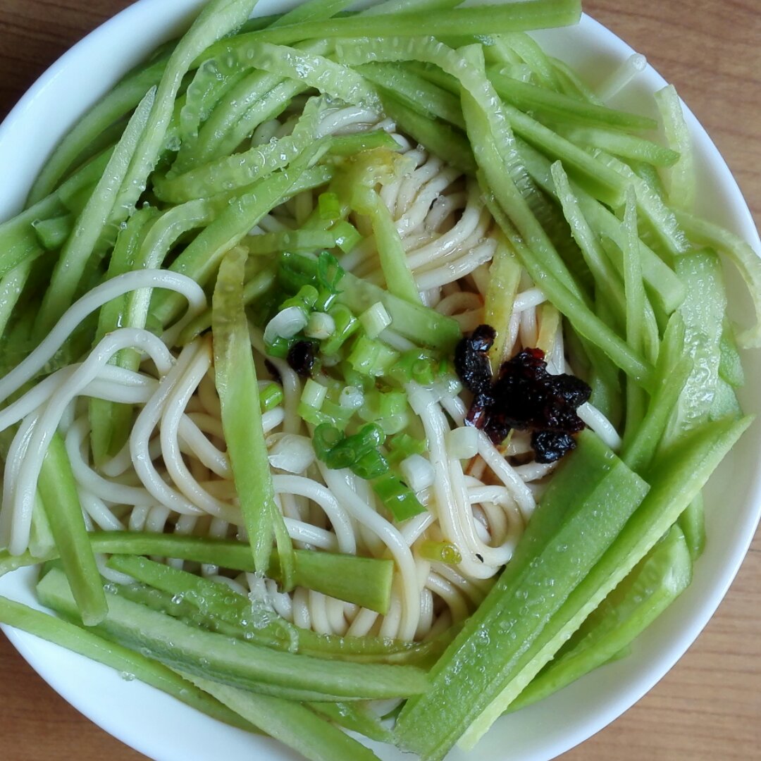 葱爆面—就是汪涵在天天向上里面做的那个啦