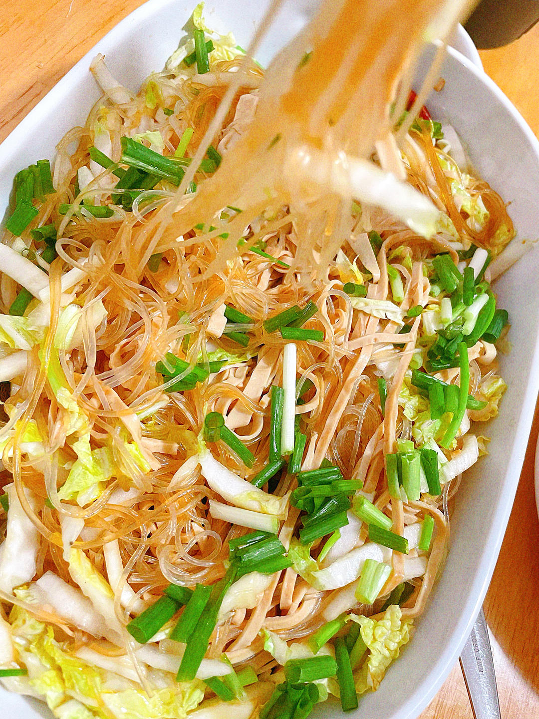 凉拌白菜干豆腐丝  
东北家常凉菜