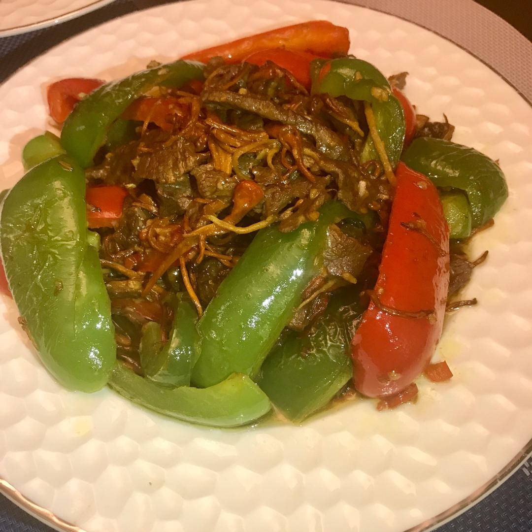 虫草花彩椒炒牛肉