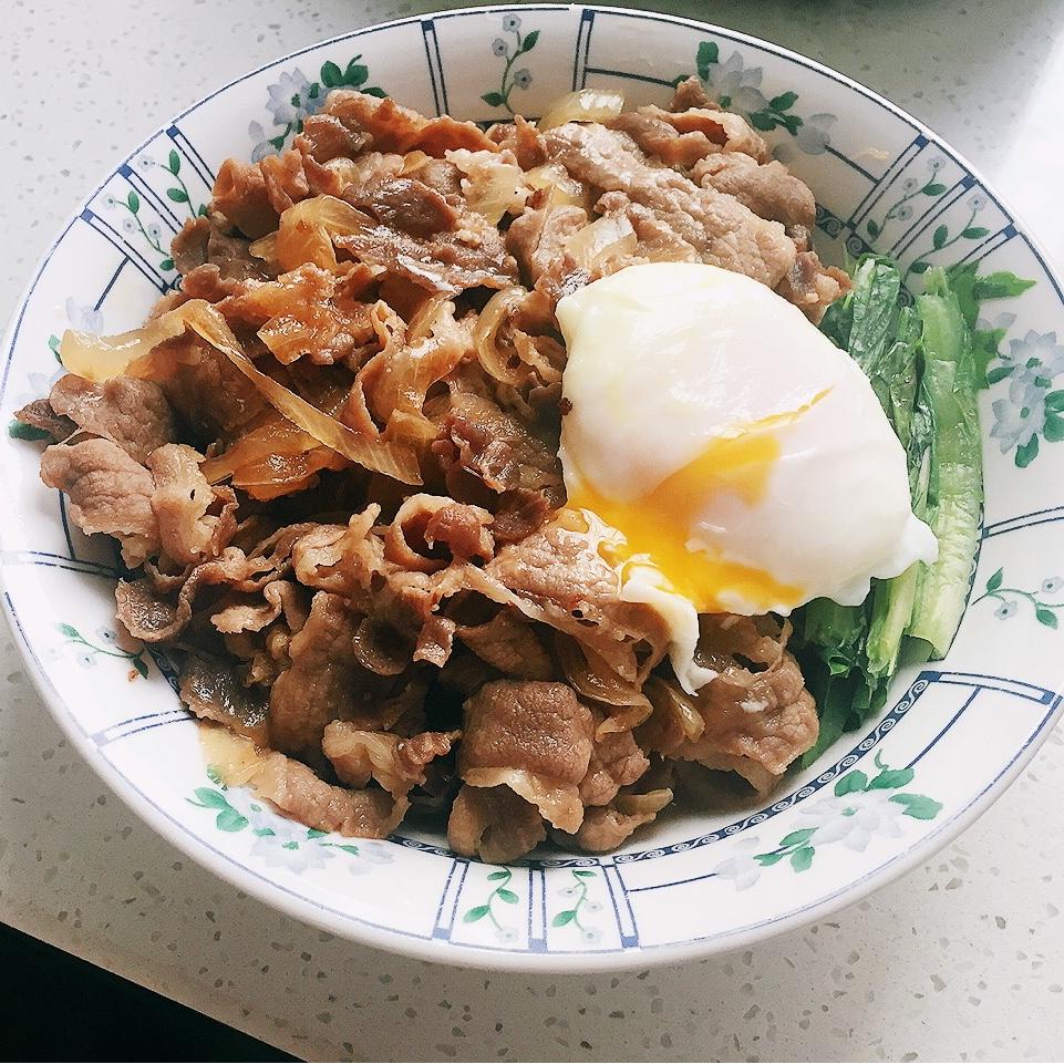 【温泉蛋牛肉盖饭】