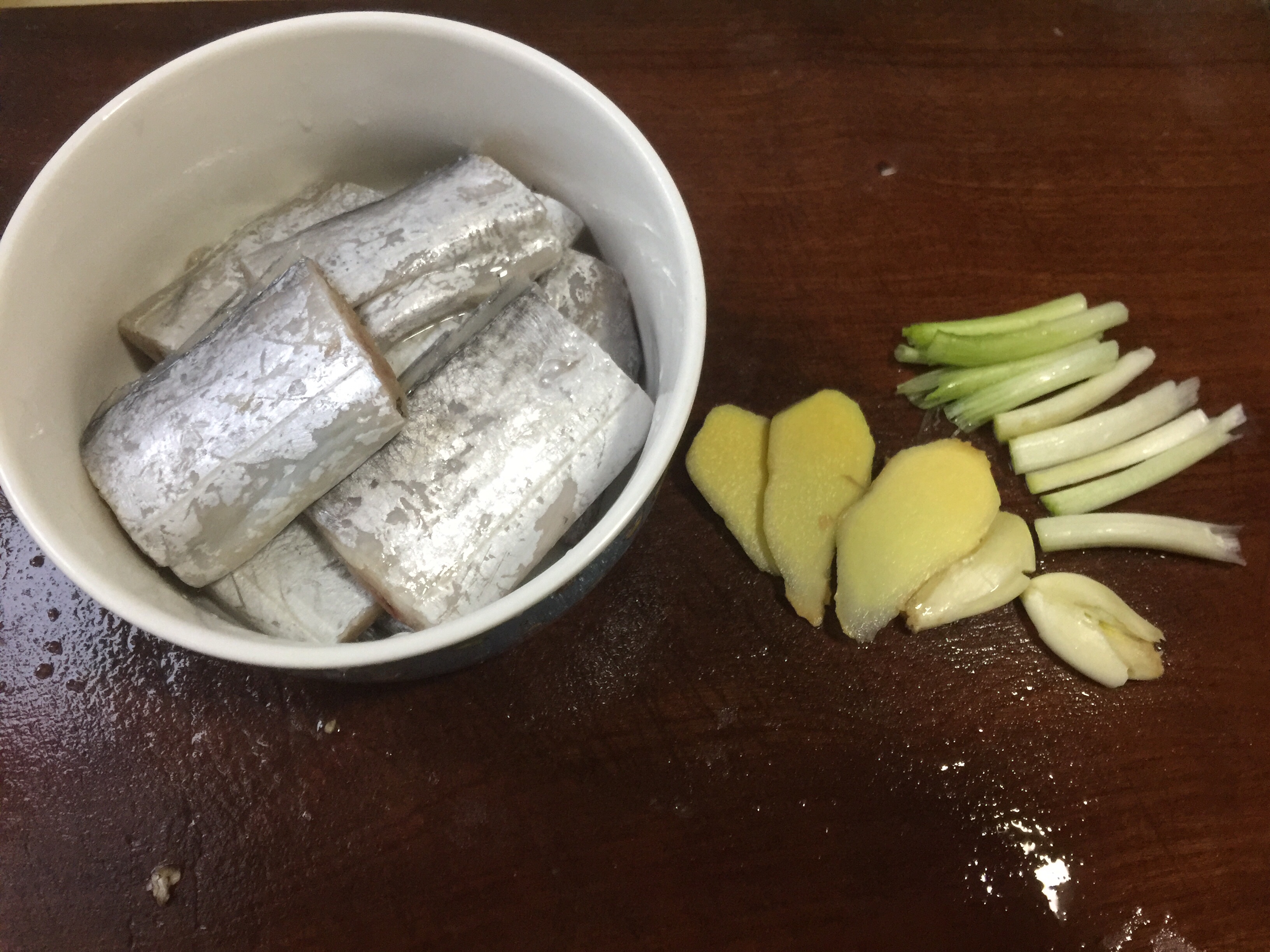 零厨艺👉香煎带鱼的做法 步骤3