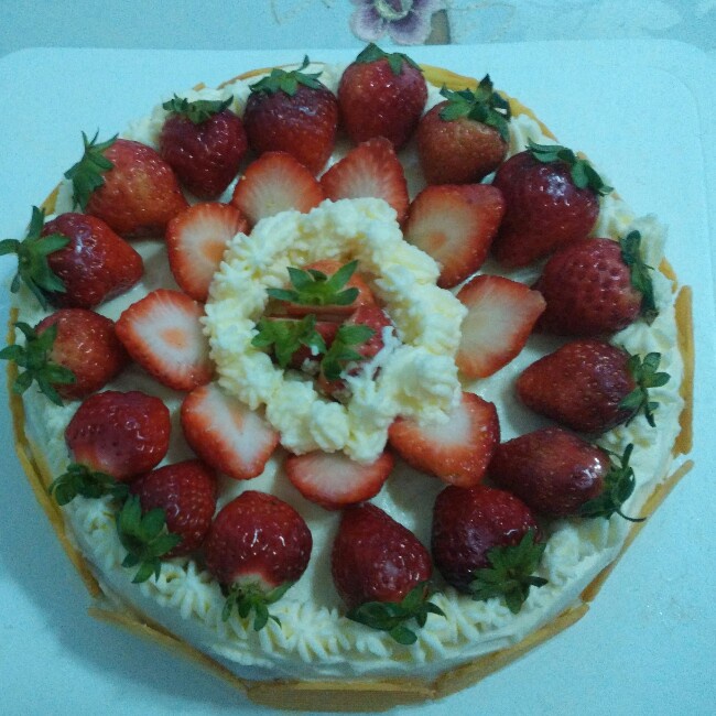 草莓戚风生日蛋糕
