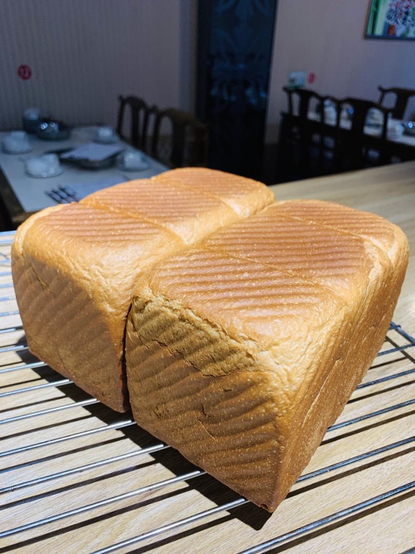 用烤箱自己做面包--手工牛奶吐司面包