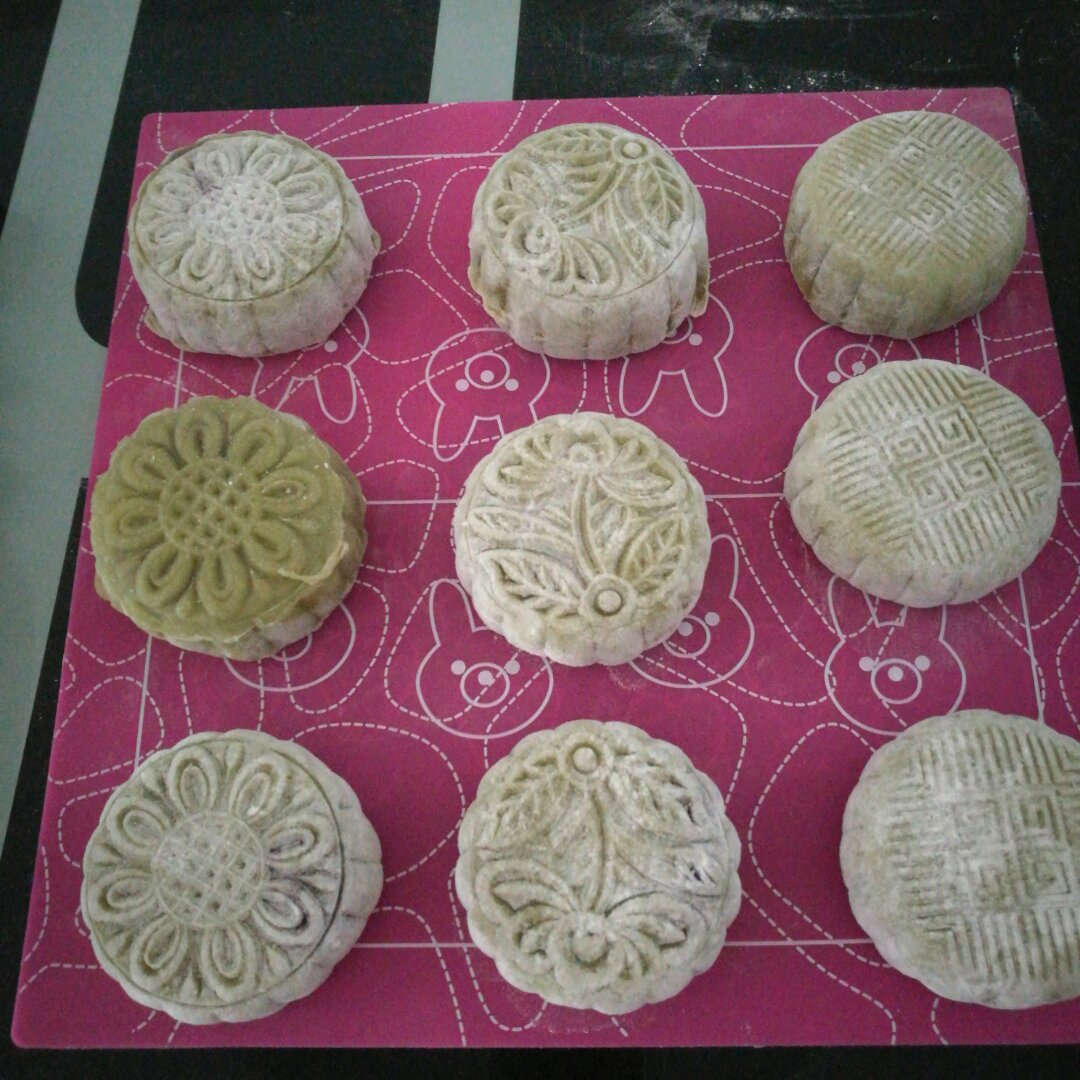 抹茶红豆冰皮月饼