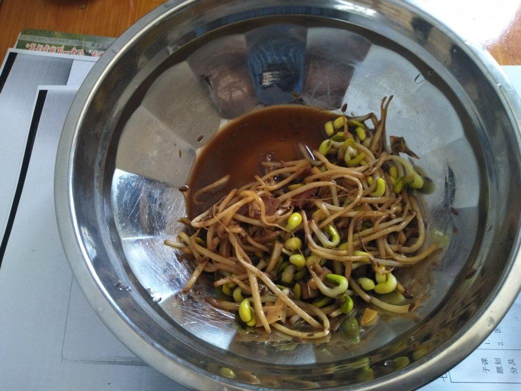 培根黄豆芽／黄豆芽炒肉