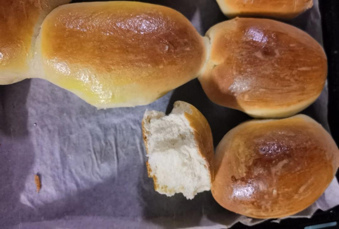 解锁手工揉面大法做百搭奶香/葡萄干小餐包