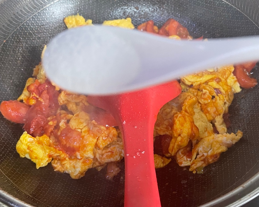 酸甜可口，西红柿炒鸡蛋的做法 步骤8
