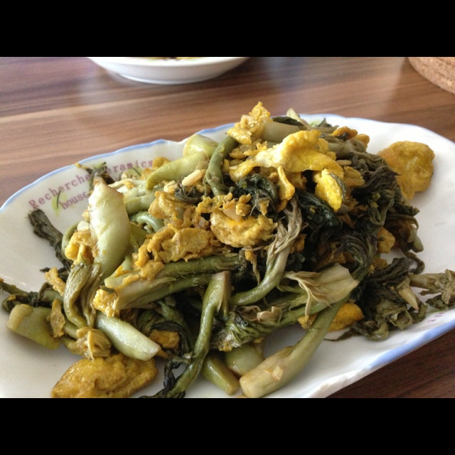 刺老芽炒鸡蛋