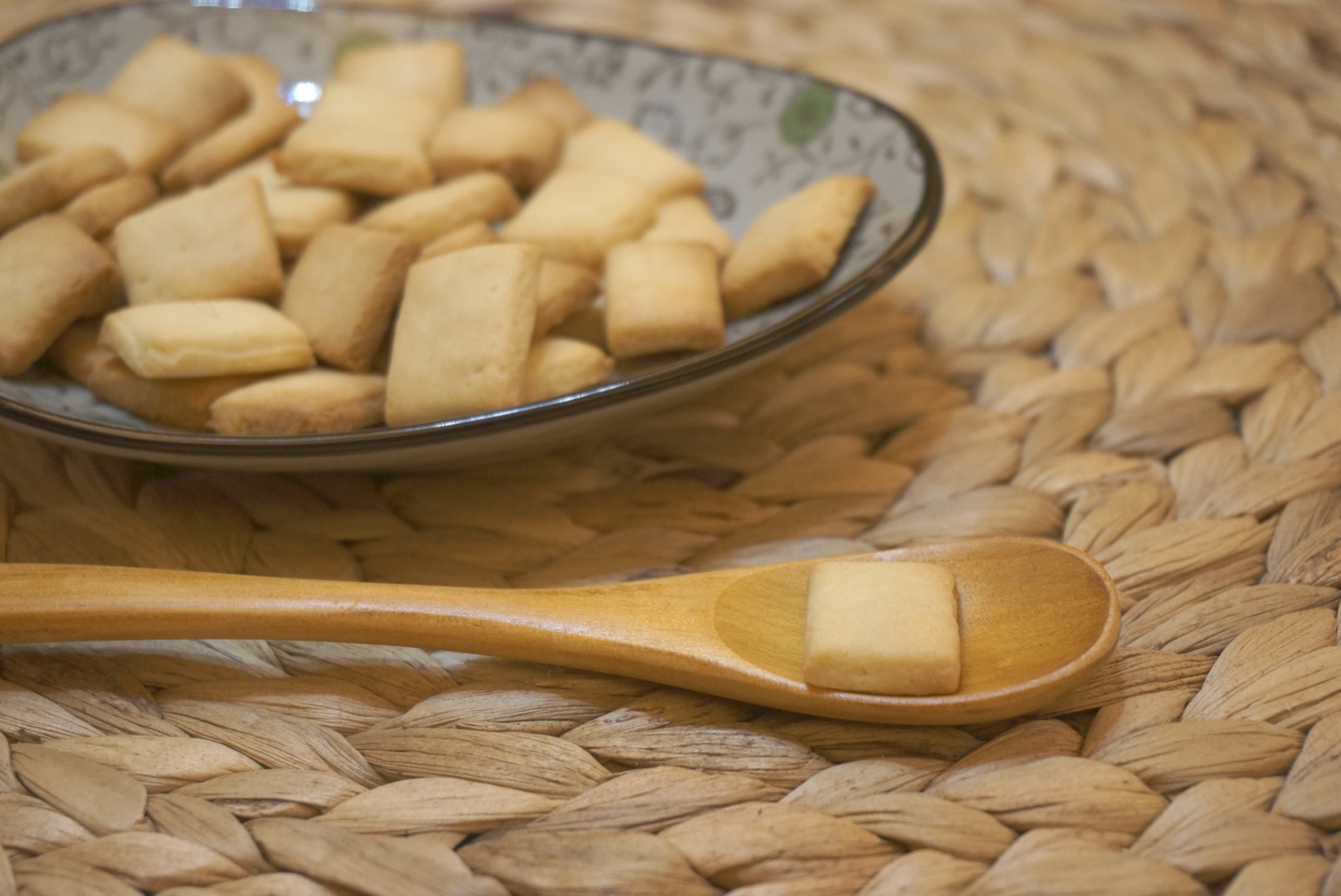 牛奶方块小饼干