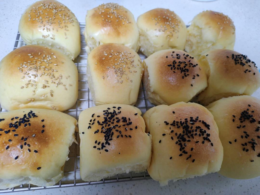 超软淡奶油小面包（餐包），一次发酵柔软拉丝，消耗淡奶油，持久柔软隔天不变硬