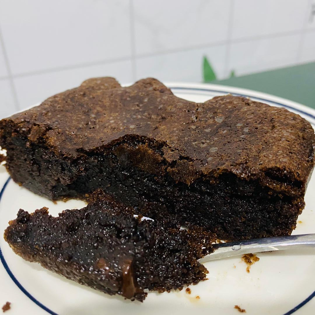 美国名店最受欢迎的酥皮软心布朗尼配方：软糖口感，酥皮脆壳Fudgy Brownies