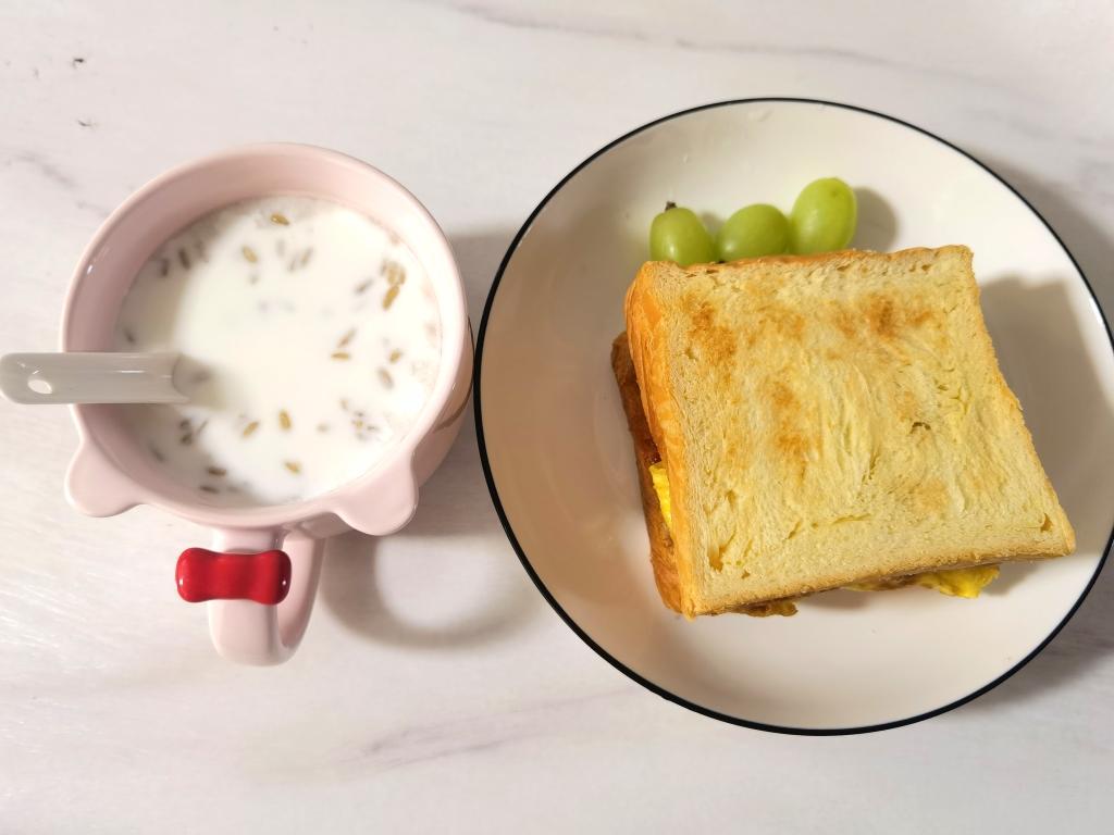 每日早餐（烤面包片）