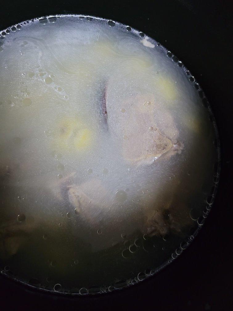 潮汕靓汤油甘炖鲍鱼