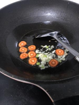 用料简单🥔土豆丝汤的做法 步骤1