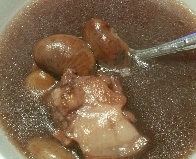 荷包豆煲猪尾汤的做法