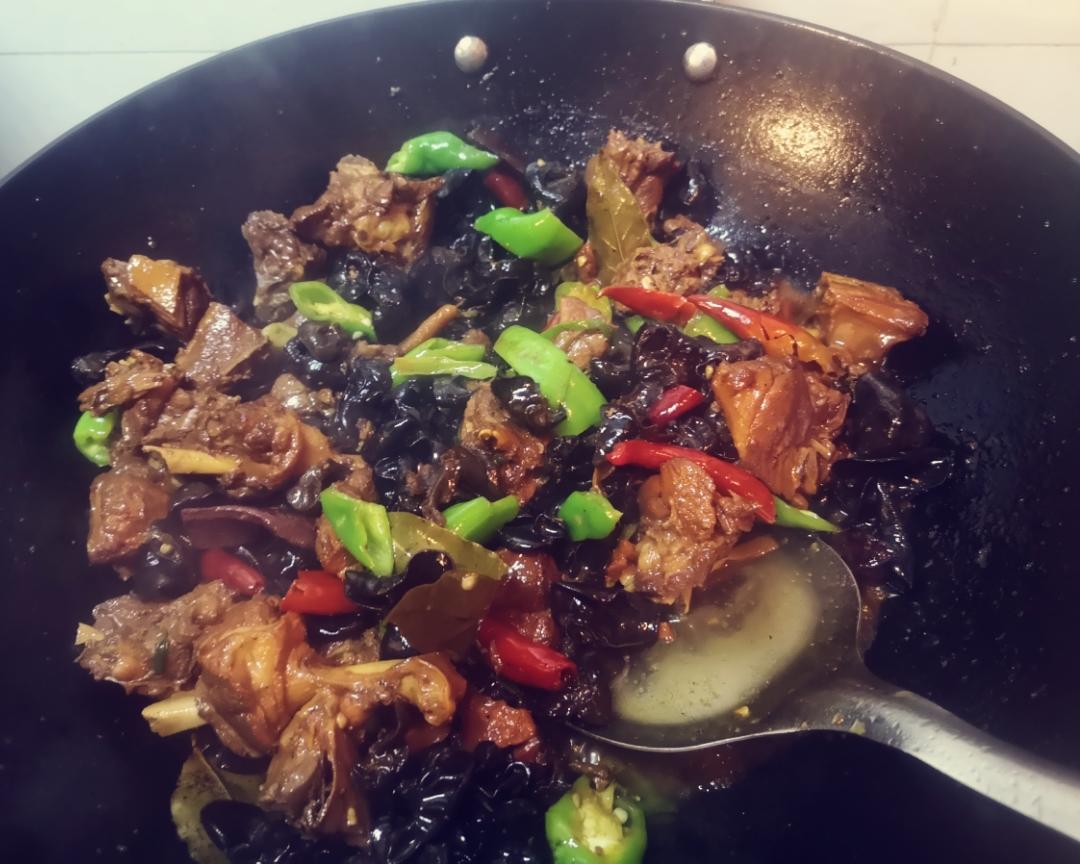 木耳啤酒鸭07的做法