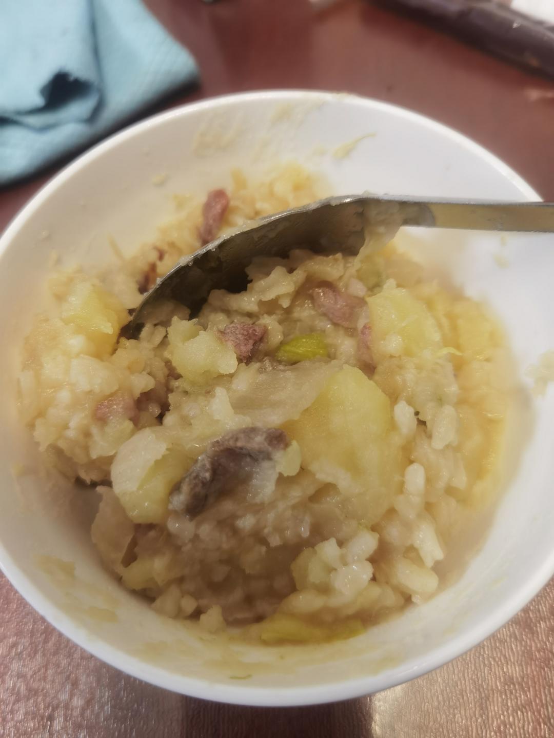 大人小孩都爱的软糯土豆汤饭