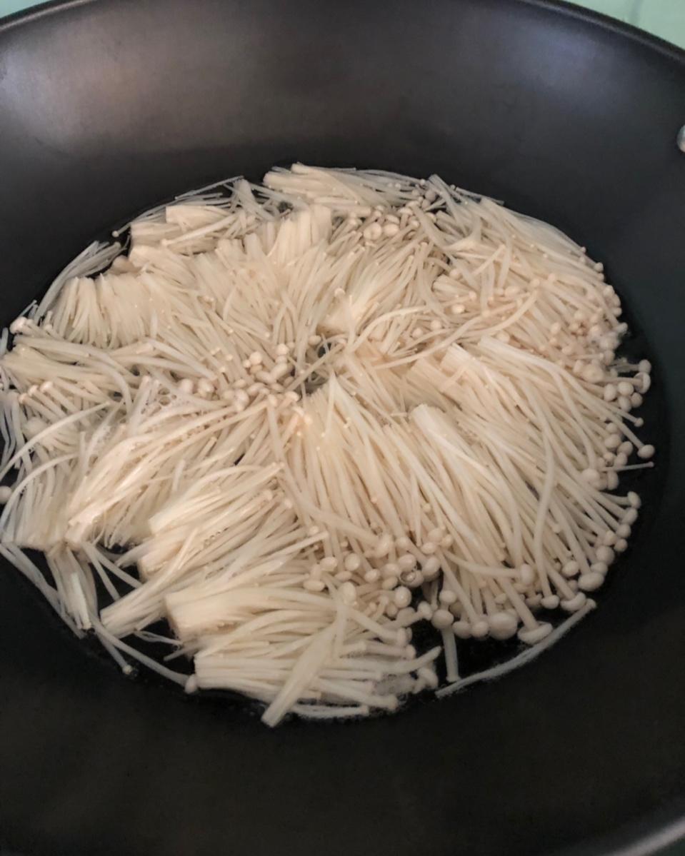 凉拌金针菇