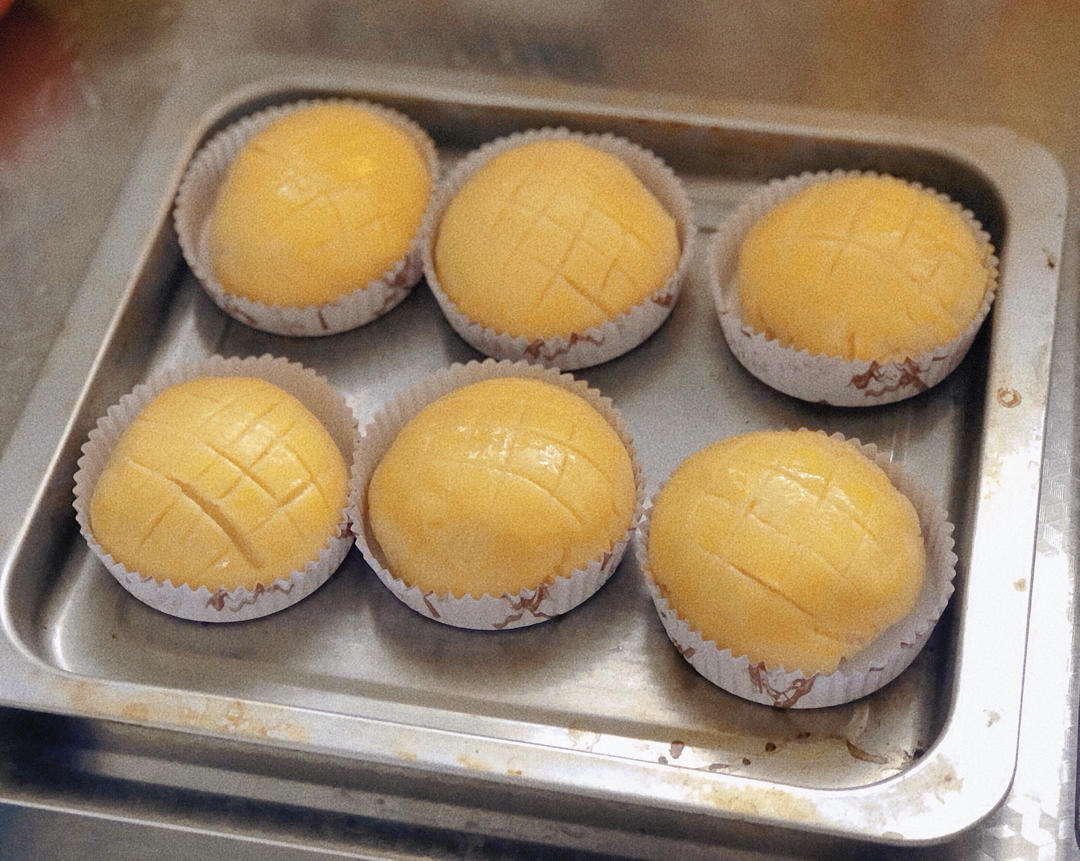 好吃到炸裂的港式菠萝包（附带制作酥皮的小视频）