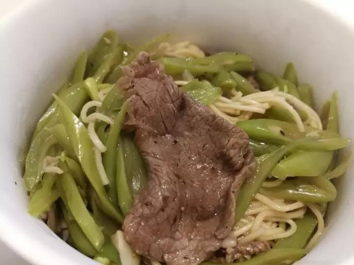 【减脂版】鸡胸肉豆角焖面