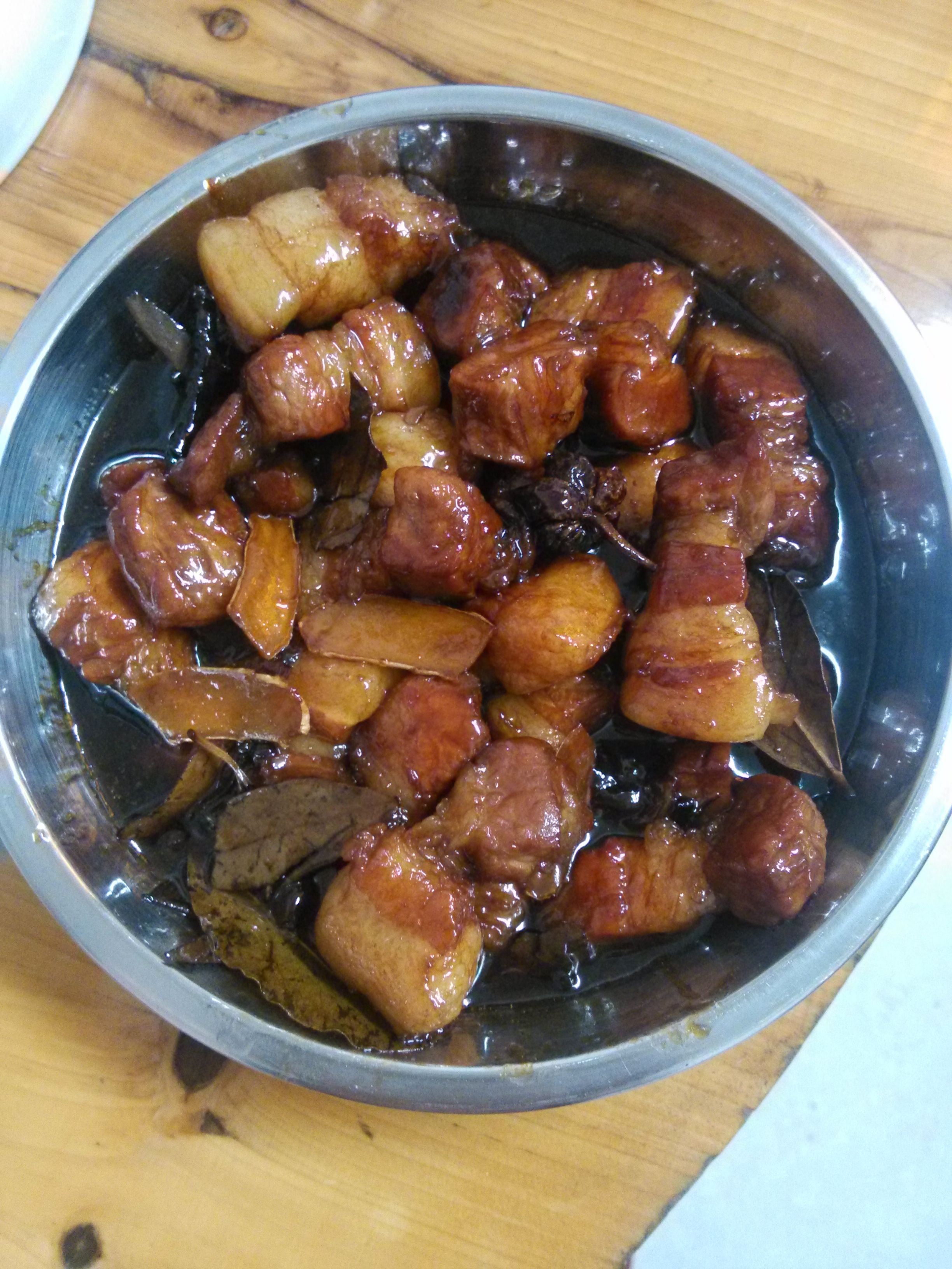 吃着碗里望着锅里的红烧肉