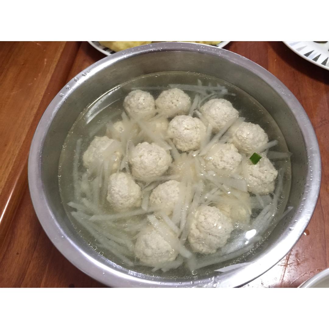 【10分钟系列】白萝卜豆腐圆子汤