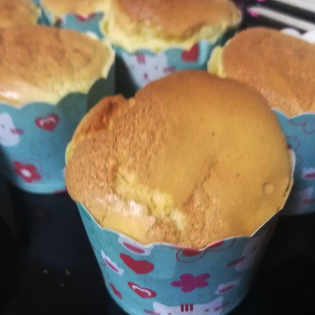 软绵绵戚风纸杯蛋糕