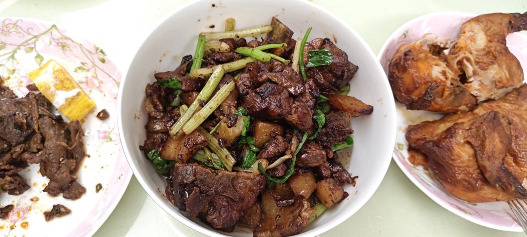 红烧肉炖土豆