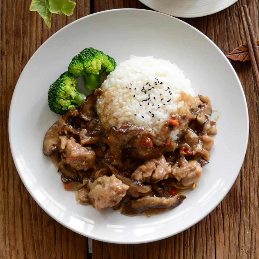 香菇炖鸡盖浇饭