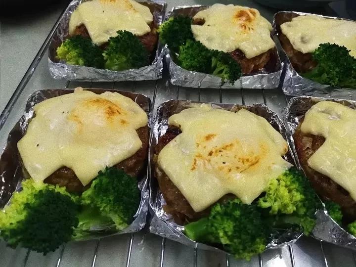 不输给牛肉的猪肉汉堡肉饼