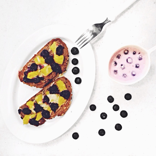 爆浆蓝莓水果欧包pizza