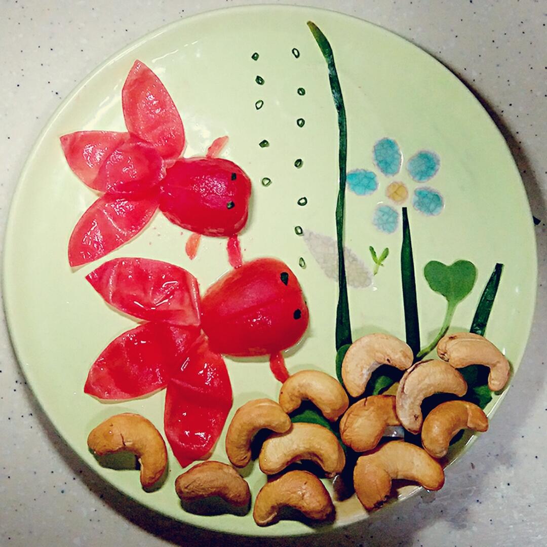 精致的人生做的圣女果金鱼创意小盘饰の八