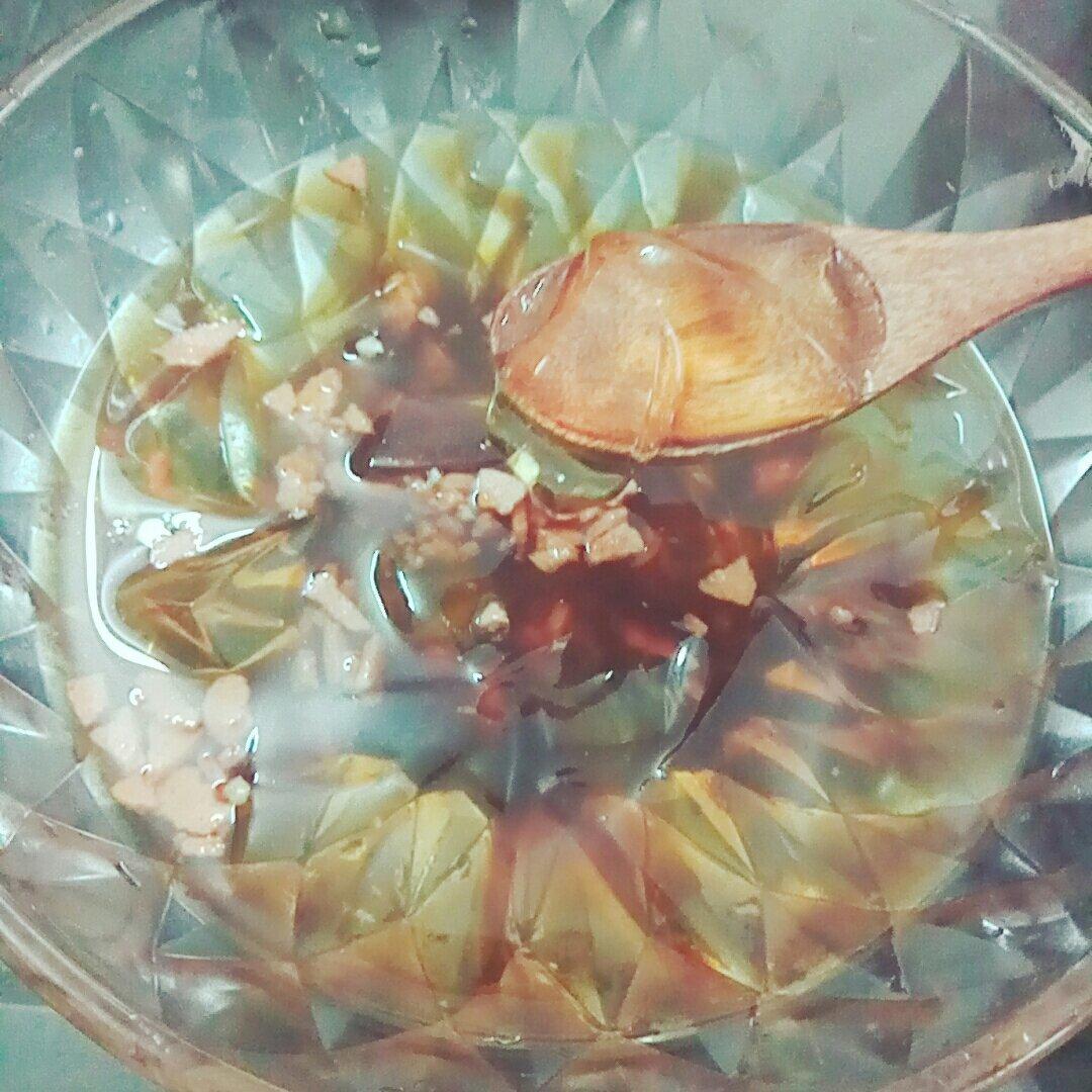 自制晶莹剔透、口感凉滑的——冰粉粉