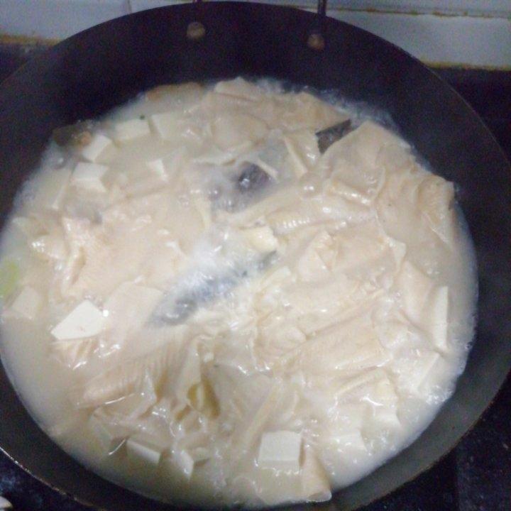 奶白鲫鱼豆腐汤|一条鱼最后的温柔