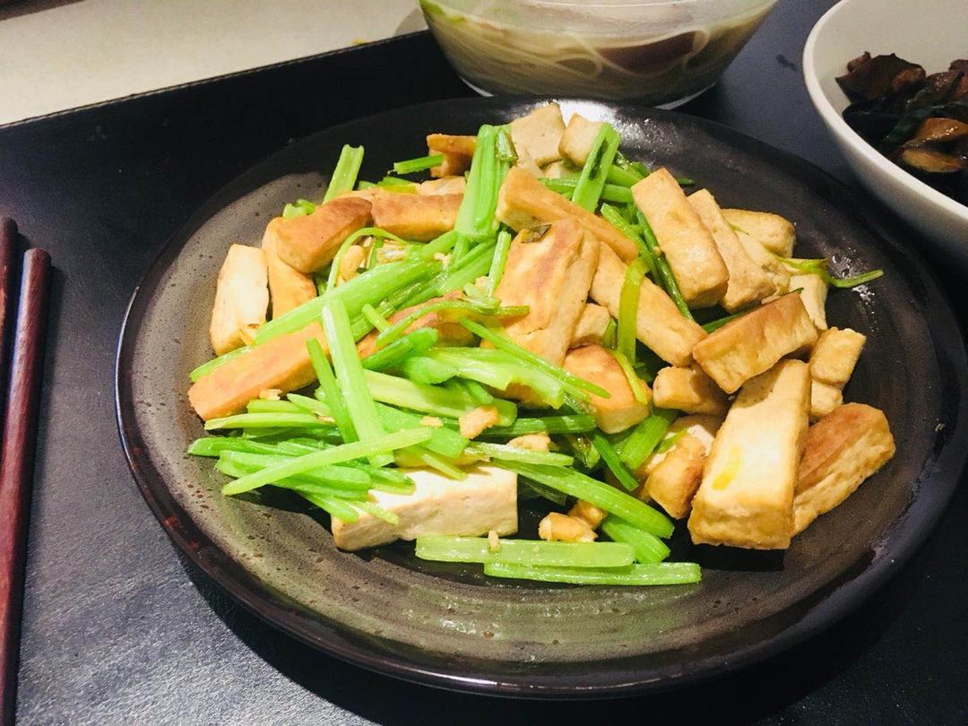 芹菜豆腐丁