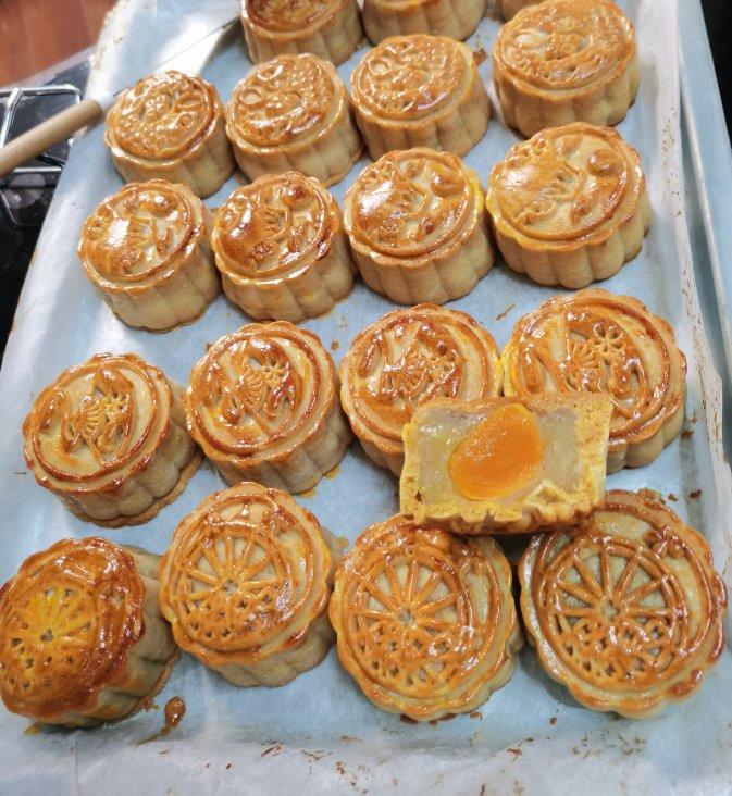 广式莲蓉蛋黄月饼