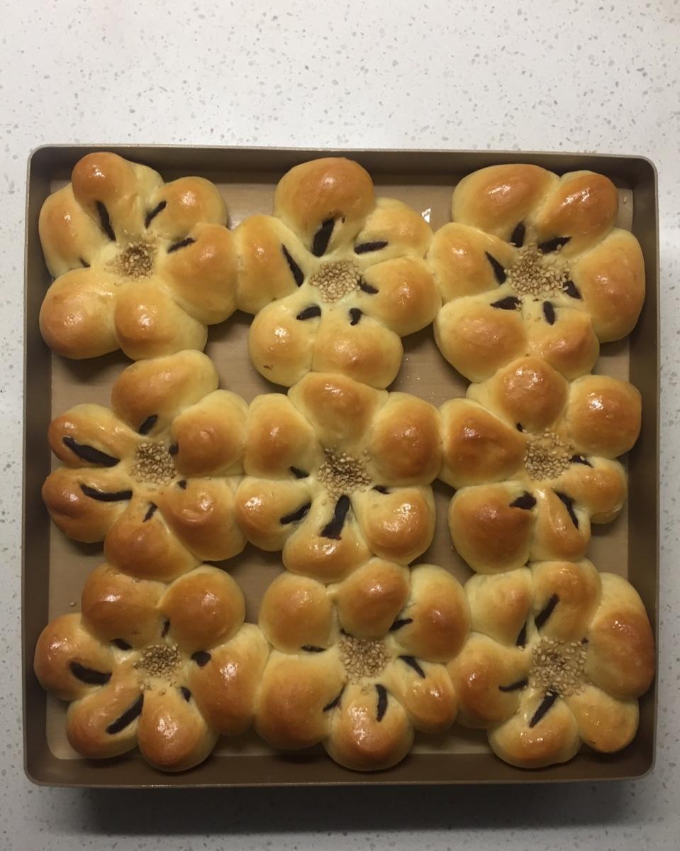 豆沙花朵面包