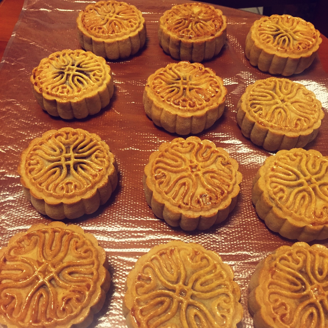 广式月饼－－蛋黄豆沙月饼