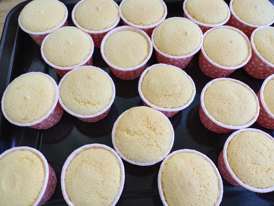 凉了也不回缩的戚风纸杯蛋糕🍰超级绵软 适合宝宝吃哦的做法 步骤10