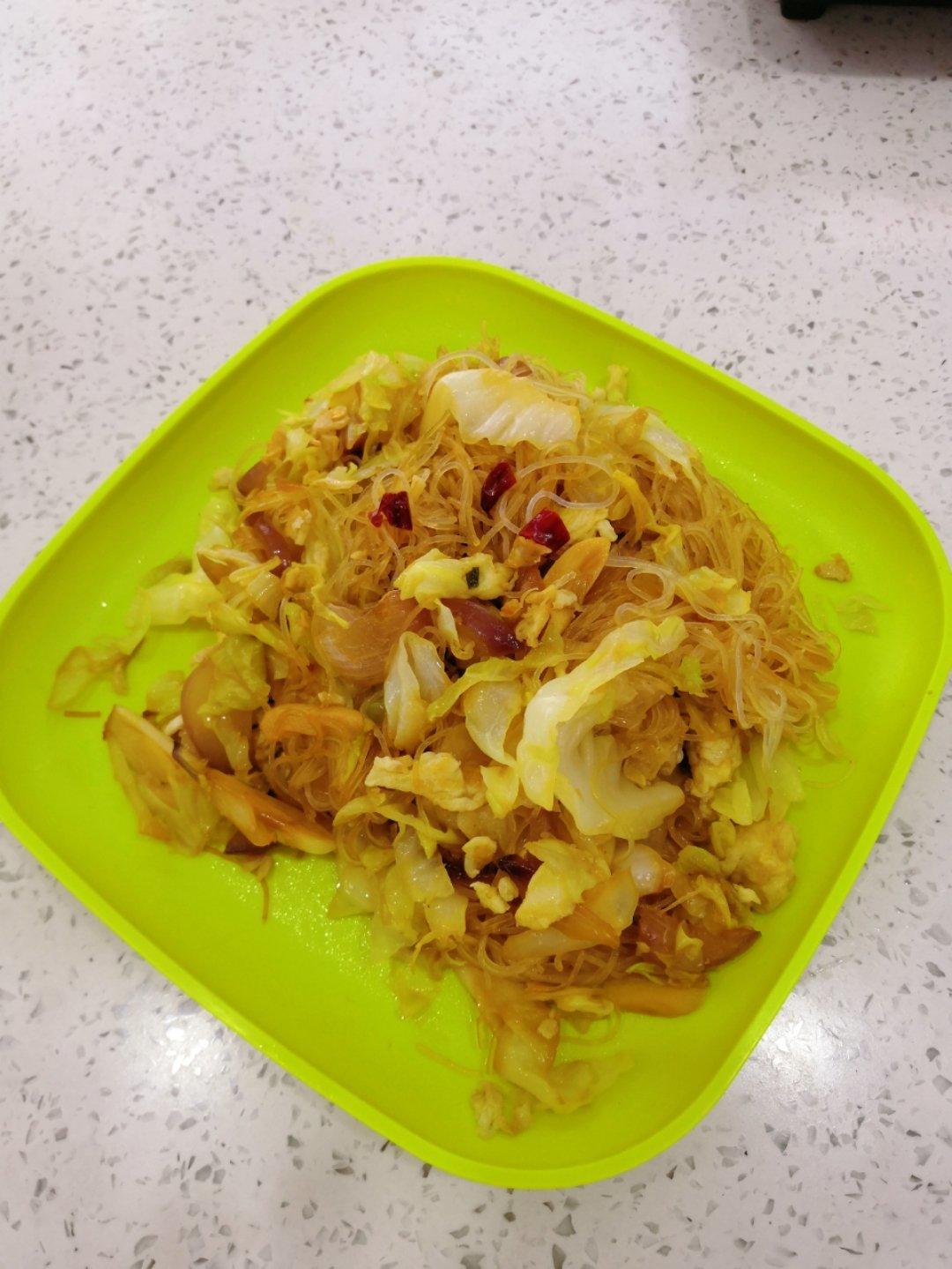 包菜粉丝炒鸡蛋