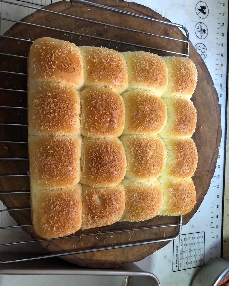 快手椰蓉小餐包（一次发酵照样柔软又拉丝）